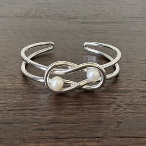 Pearl Factory Love Knot Cuff